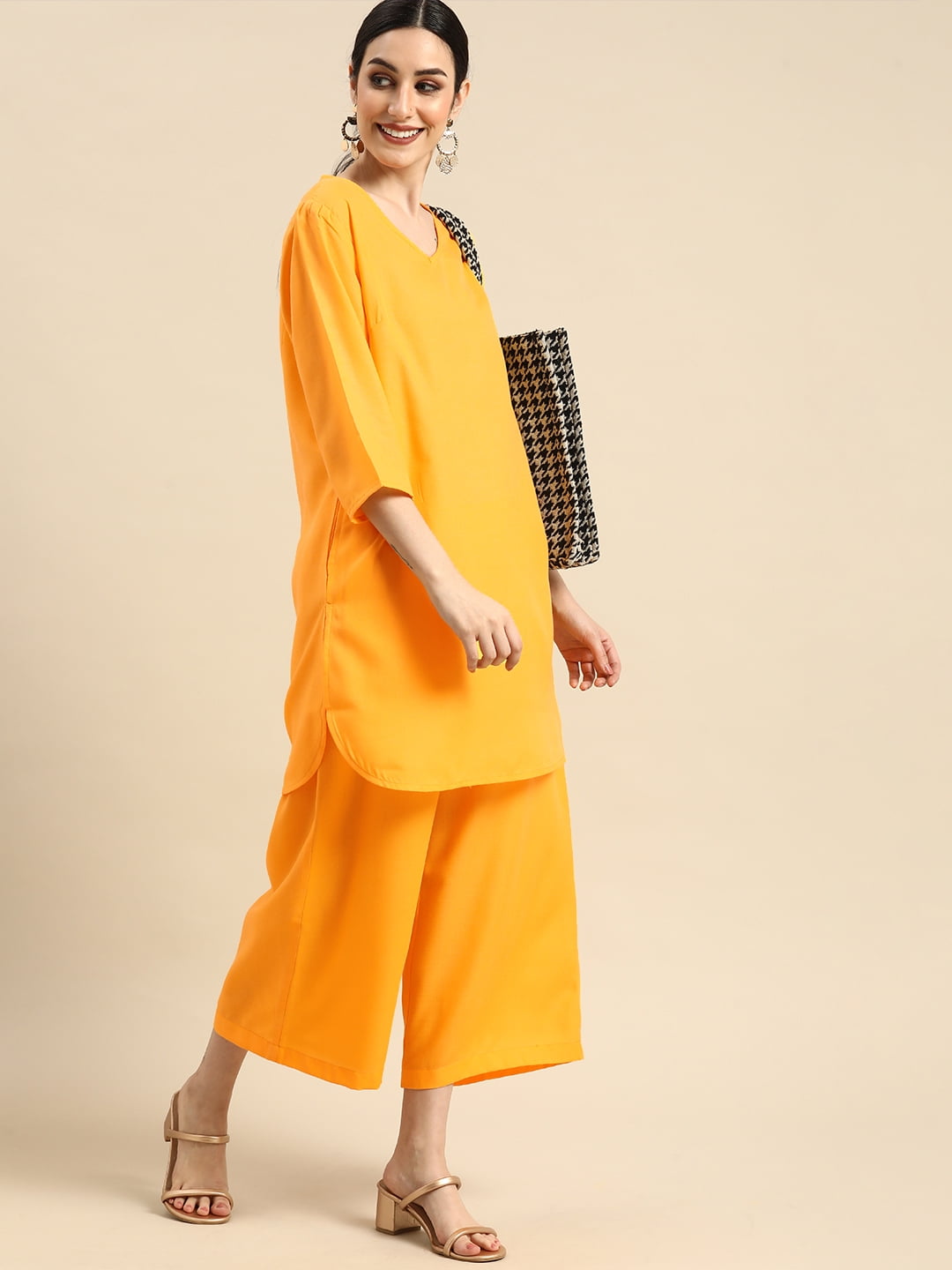 New Latest Long Flared Kurti Set For Women at Rs.950/Piece in panvel offer  by Gayatri Textiles